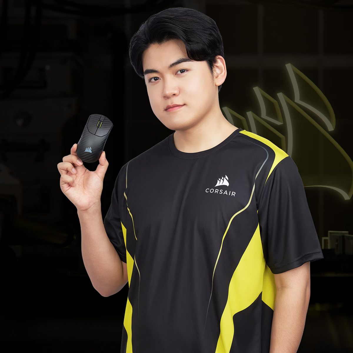 Gumayusi 與 CORSAIR 滑鼠