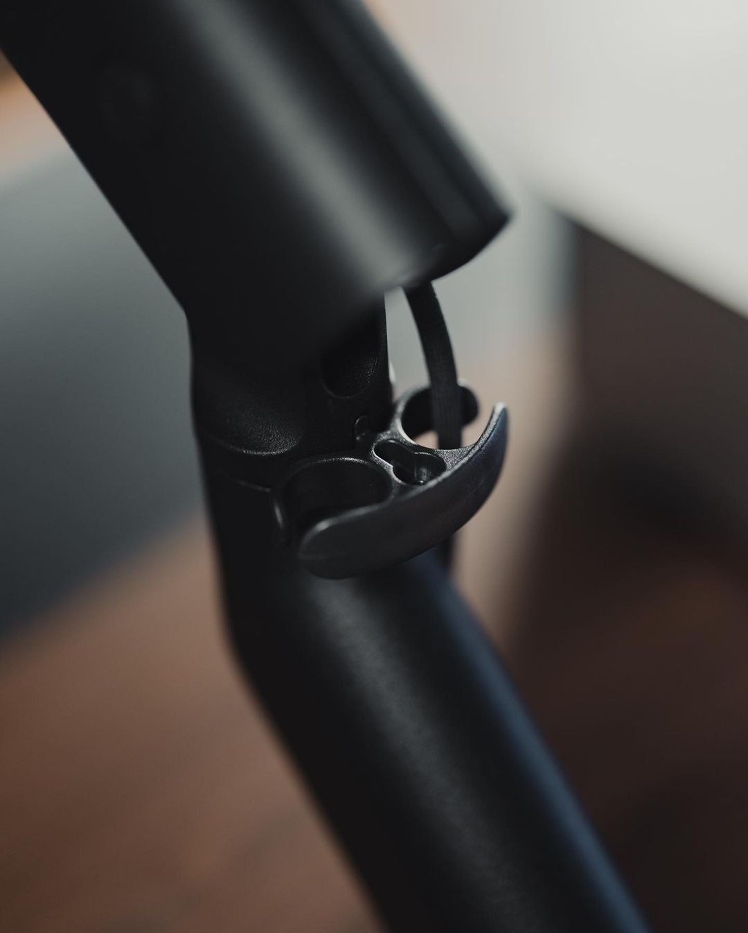Colebrook Bosson Saunders Flo X Monitor Arm 3-18KG 顯示器支架(黑色)