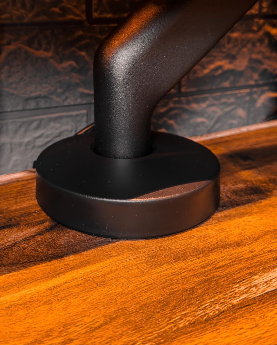 Colebrook Bosson Saunders Flo X Monitor Arm 3-18KG 顯示器支架(黑色)