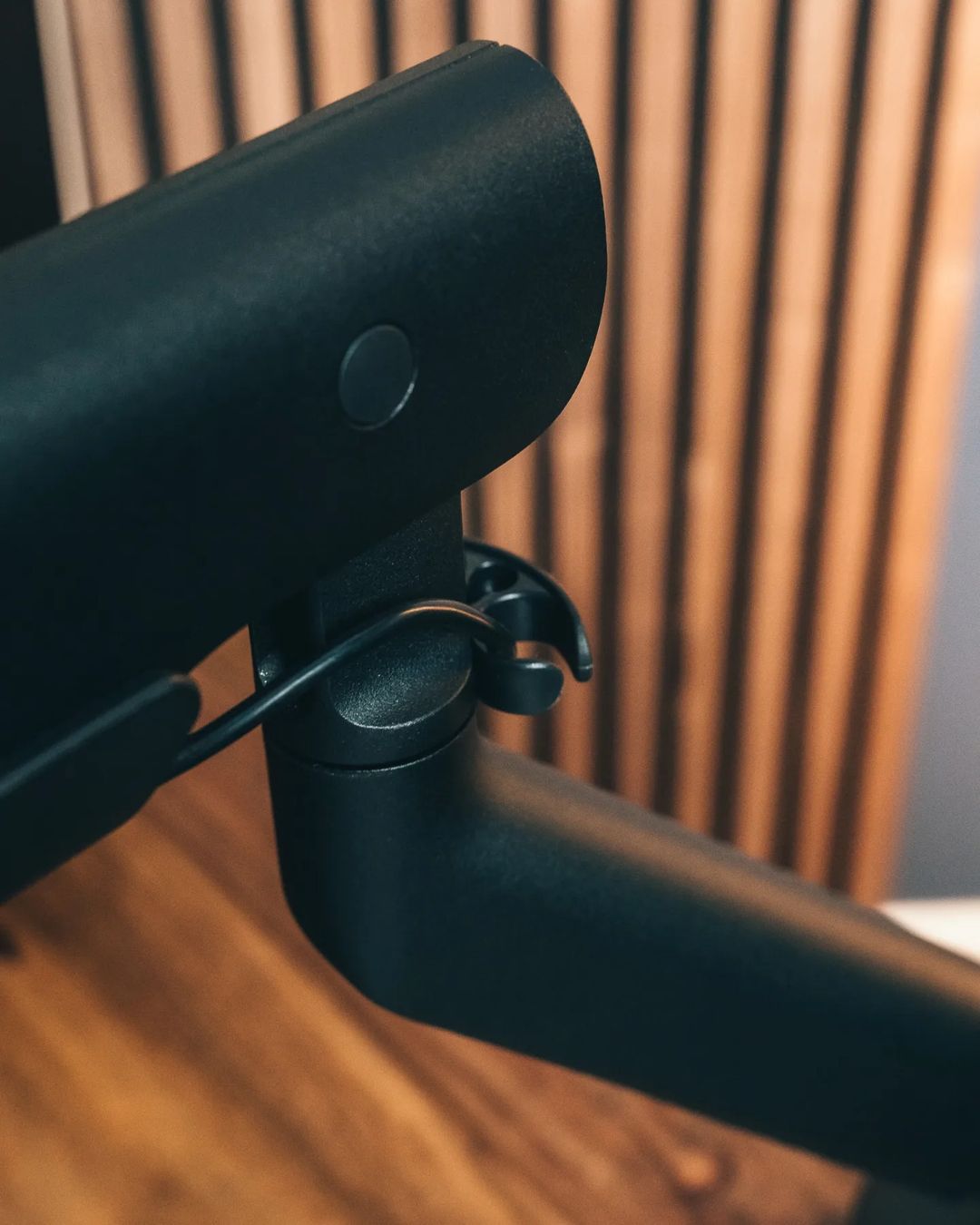 Colebrook Bosson Saunders Flo X Monitor Arm 3-18KG 顯示器支架(白色)
