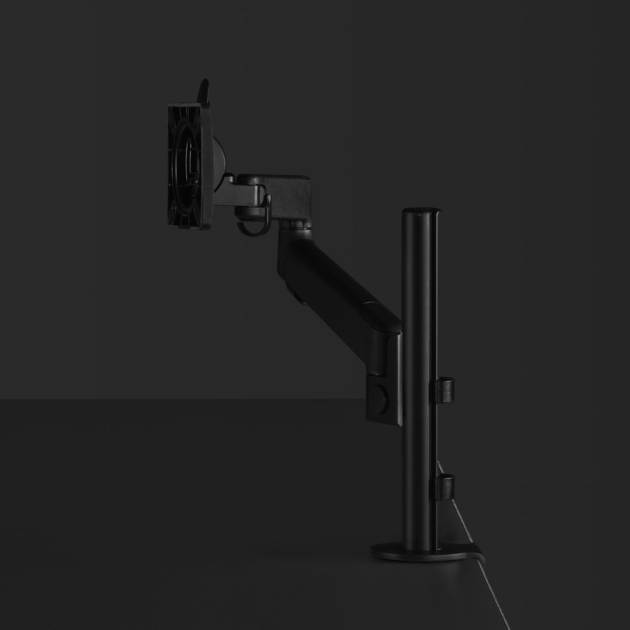 Colebrook Bosson Saunders Lima Monitor Arm 顯示器支架連桌面夾(Black)