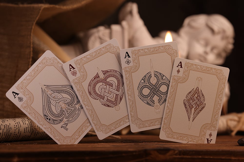 Room One Cards《刺客信條：Assassins Creed Legacy》Playing Cards 啤牌(WHITE SIGNATURE Edition)