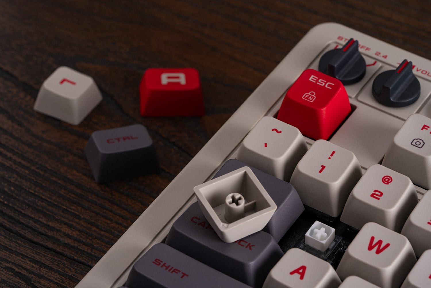 8BitDo 八位堂 復古機械式鍵盤108鍵 附帶1套八位堂編程超級按鍵(白軸-灰色)