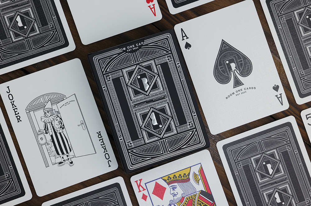 Room One Cards《Roots》Playing Cards 啤牌(Walnut Edition)