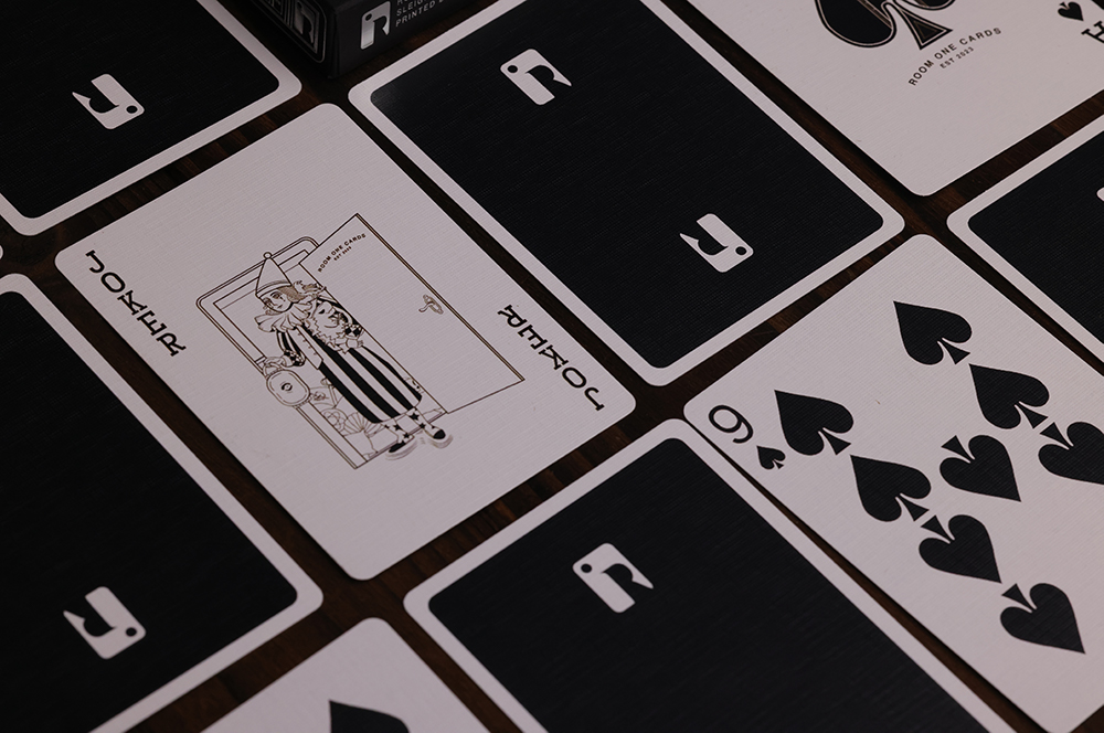 Room One Cards《Roots》Playing Cards 啤牌(Teak Edition)
