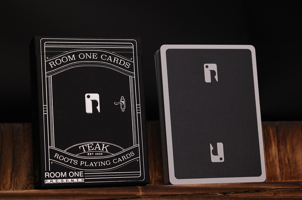 Room One Cards《Roots》Playing Cards 啤牌(Teak Edition)