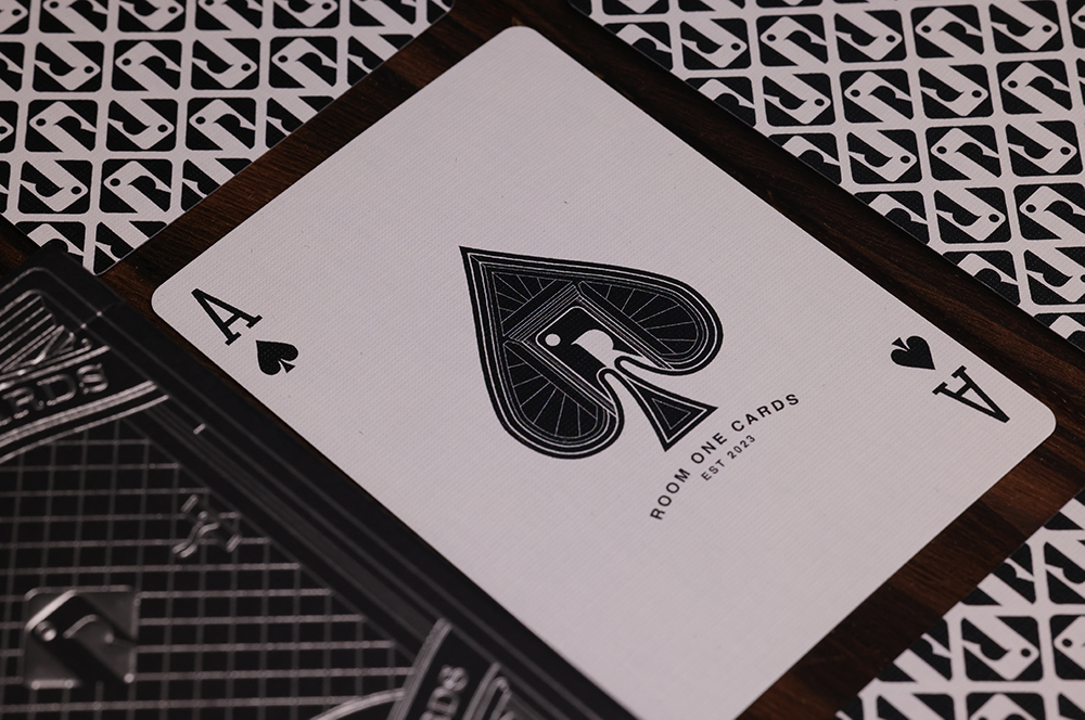 Room One Cards《Roots》Playing Cards 啤牌(Pine Edition)