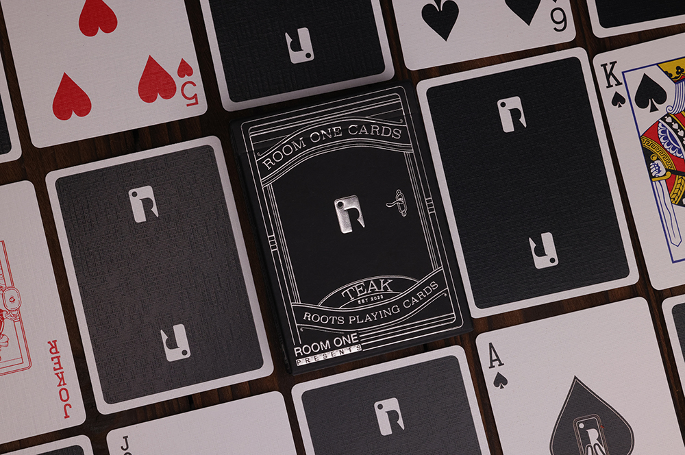 Room One Cards《Roots》Playing Cards 啤牌(Teak Edition)