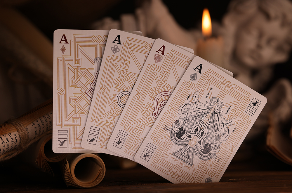 Room One Cards《刺客信條：Assassins Creed Legacy》Playing Cards 啤牌(WHITE HIDDEN BLADE Edition)