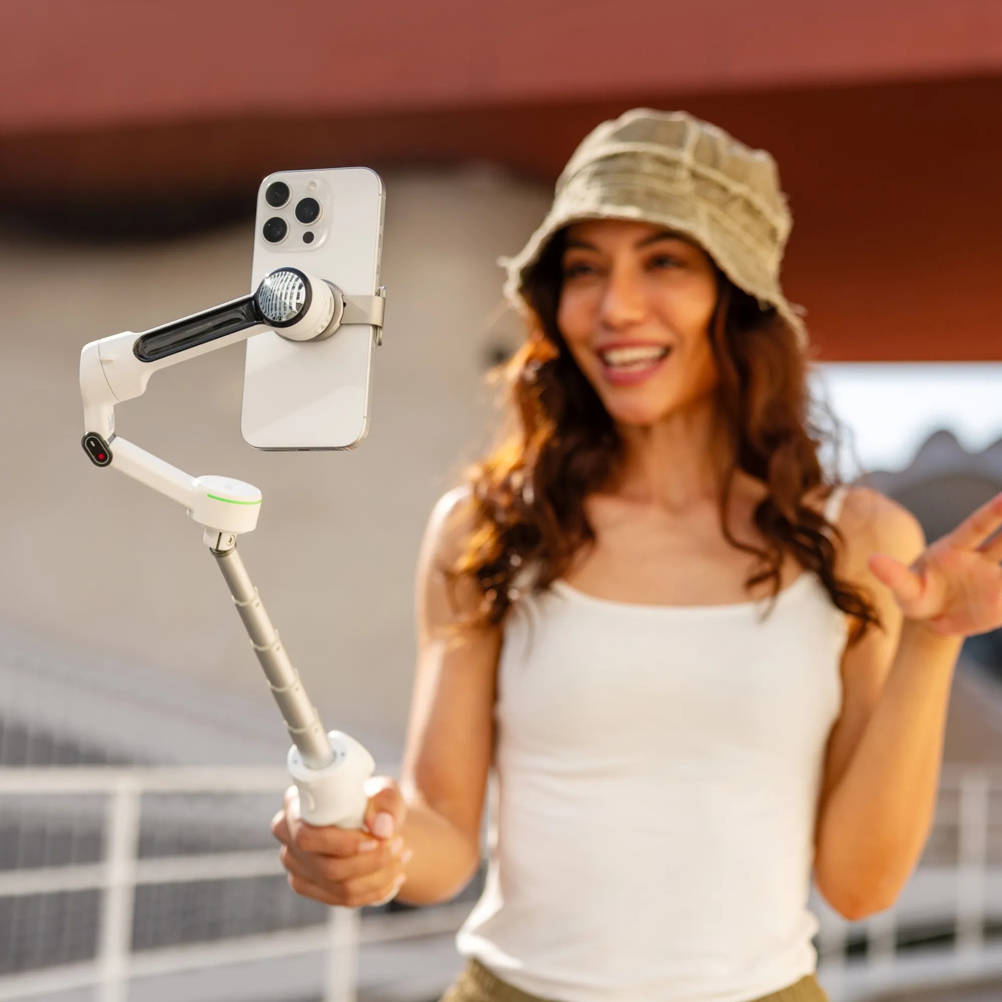 Insta360 Flow 2 Pro 旗艦級AI手機穩定器(創作者套裝-雪山白)