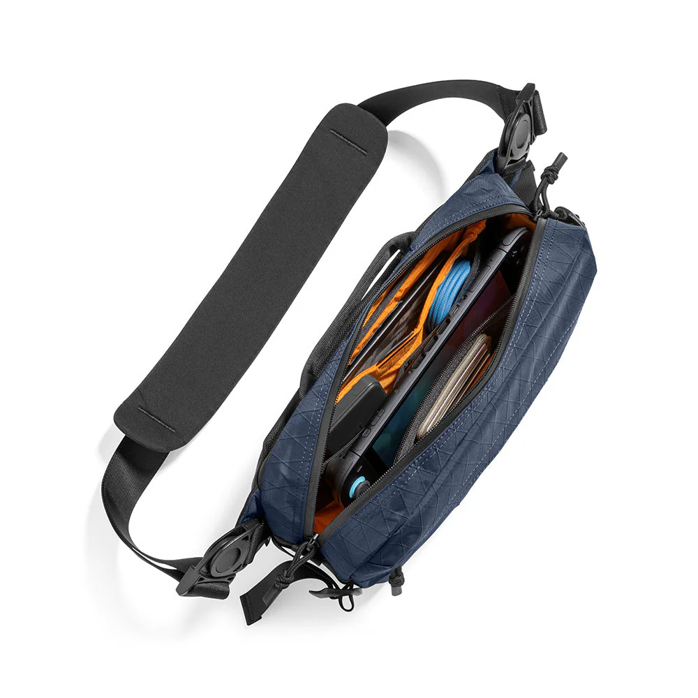 tomtoc Wander-T26 X-Pac 城市探索斜孭袋(可收納Steam Deck OLED/ Switch 2/ ASUS ROG Ally/ iPad Mini)(T26S1B1)(Navy Blue)
